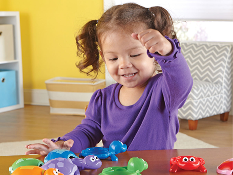 magnifying-glass-student